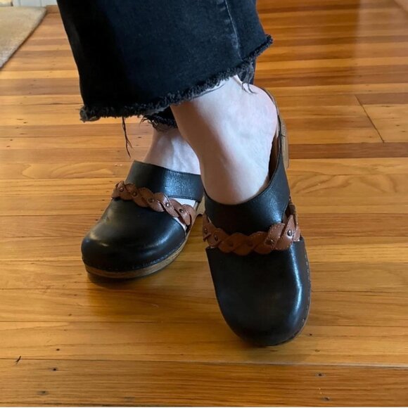 Dansko Sherise Black Leather Brown Braid Clog Mule Heritage Cutout Comfort 38 - Picture 2 of 3
